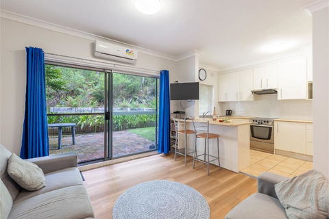 Adriana 4 Open Plan Living With Backyard - Darwin Holiday 0