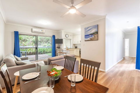 Adriana 4 Open Plan Living With Backyard - Darwin Holiday 2