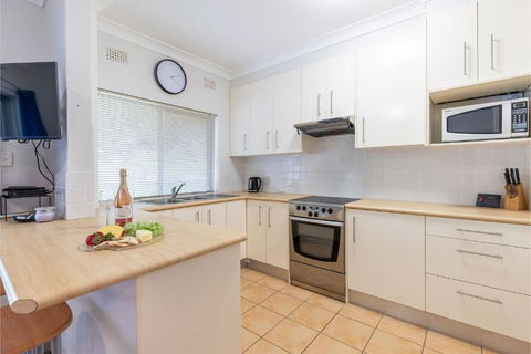 Adriana 4 Open Plan Living With Backyard - Darwin Holiday 1