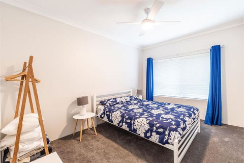 Adriana 4 Open Plan Living With Backyard - Darwin Holiday 4