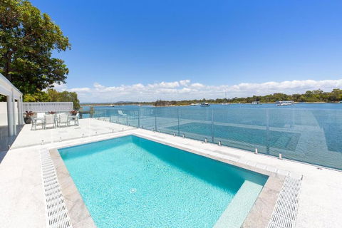 Affordable Riverfront, Pool, Private Pontoon - Darwin Holiday 0