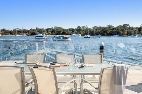 Affordable Riverfront, Pool, Private Pontoon - Darwin Holiday 2