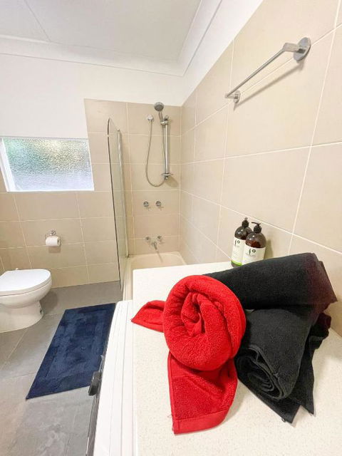A Beautiful Terrace House With Parking & Courtyard - Darwin Holiday 1