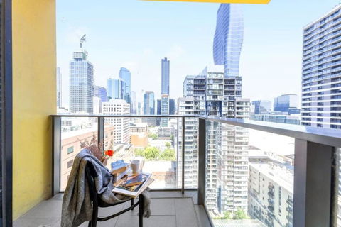 A Chic 2BR Apt City Views Near Southern Cross - Darwin Holiday 0