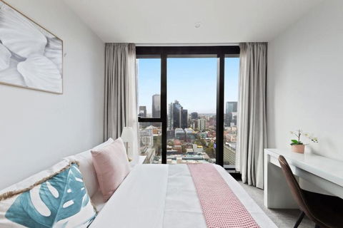 A Chic 2BR Apt Near Melbourne CBD W FREE Parking - Darwin Holiday 0