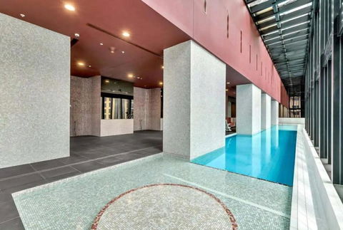 A Chic 2BR Apt Near Melbourne CBD W FREE Parking - Darwin Holiday 2