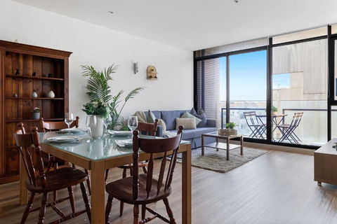 A Chic 2BR Apt Near Melbourne Uni FREE Parking - Darwin Holiday 0