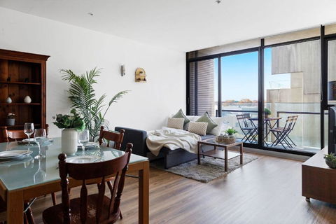 A Chic 2BR Apt Near Melbourne Uni FREE Parking - Darwin Holiday 2