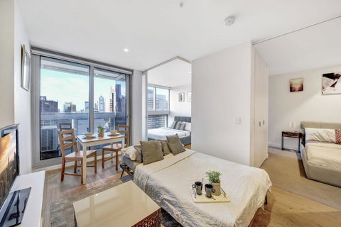A Chic 2BR Apt Near Southern Cross City Views - Darwin Holiday 3