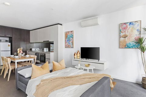 A Chic 2BR Apt Near Southern Cross, With Secure Parking - Darwin Holiday 4