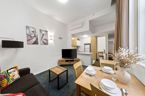 A Chic Apartment On Bourke St Near Chinatown - Darwin Holiday 2