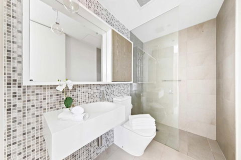 A Chic Apt With A Large Balcony Next To Grand Prix - Darwin Holiday 4