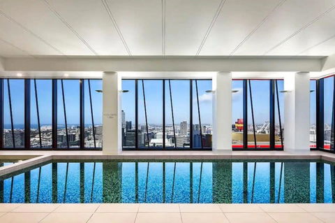 A Chic & Comfy 2BR Apt On Collins With City Views - Darwin Holiday 2