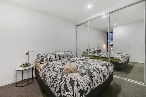 A Comfy 2BR Apt 5-Min Walk To Melbourne Central - Darwin Holiday 3