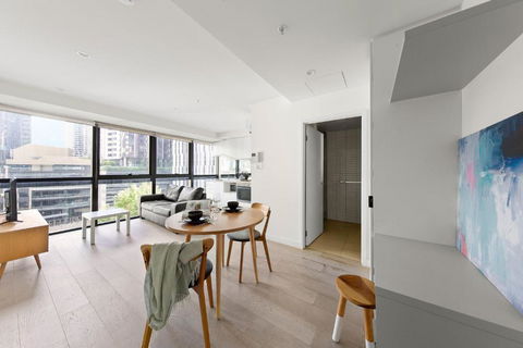 A Comfy 2BR Apt Next To QV & Melbourne Central - Darwin Holiday 3