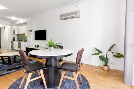 A Comfy Studio For 5 Next To Darling Harbour - Darwin Holiday 2