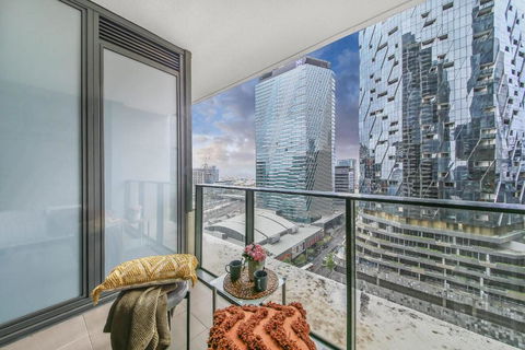 A Comfy & Stylish 2BR Apt Near Southern Cross - Darwin Holiday 1