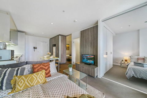 A Comfy & Stylish 2BR Apt Near Southern Cross - Darwin Holiday 0