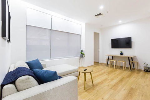 A Coveted Collins Street Pad With Parking - Darwin Holiday 2