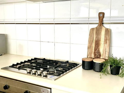 A Cozy 2B2B Apt Next To Carlton Garden W/ Parking - Darwin Holiday 4