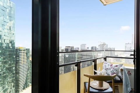 A Cozy 2BR Apt Near Crown With City Skyline Views - Darwin Holiday 1
