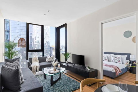 A Cozy 2BR Apt Near Crown With City Skyline Views - Darwin Holiday 0