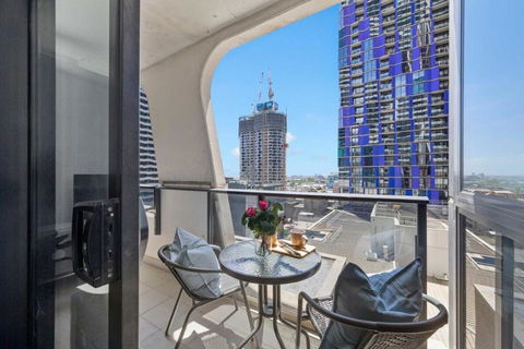 A Cozy 2BR Apt Next To Queen Victoria Market & Melbourne Central With City Views - Darwin Holiday 0