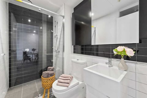 A Cozy 2BR Apt Next To Queen Victoria Market & Melbourne Central With City Views - Darwin Holiday 2