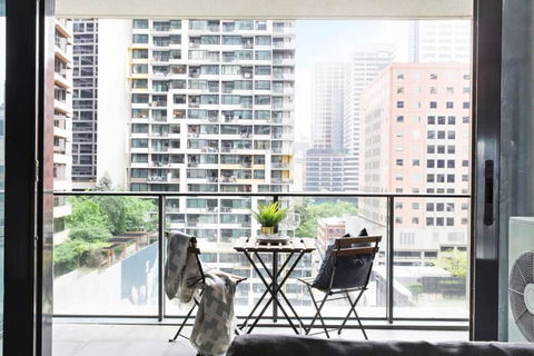 A Cozy 2BR Apt Opposite Southern Cross Station - Darwin Holiday 1