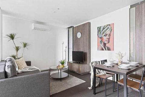 A Cozy 2BR Apt Opposite Southern Cross Station - Darwin Holiday 3