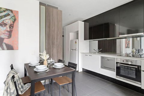 A Cozy 2BR Apt Opposite Southern Cross Station - Darwin Holiday 4