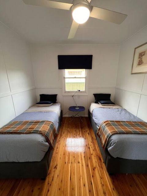 A Delightful Two-bedroom Cottage On Toowoon Bay. - Darwin Holiday 2