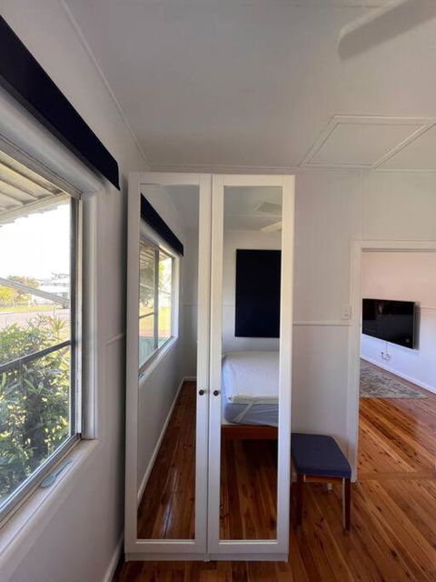 A Delightful Two-bedroom Cottage On Toowoon Bay. - Darwin Holiday 4