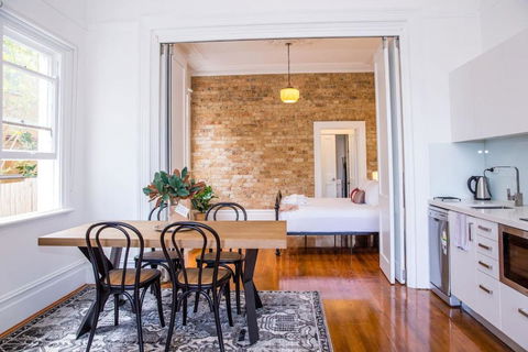 A Designer Apartment With Classic Heritage Details - Darwin Holiday 0