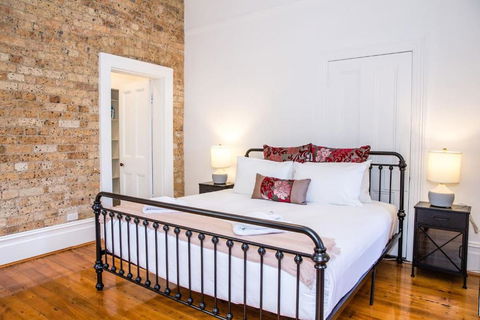 A Designer Apartment With Classic Heritage Details - Darwin Holiday 3