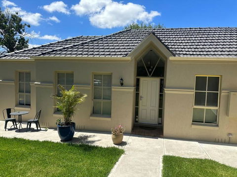 A Gem Hidden In Middle Camberwell - Darwin Holiday 0