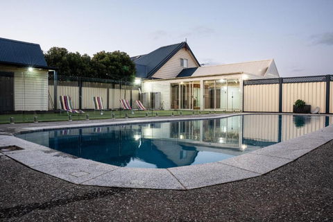 A Gem In Strathtulloh - Darwin Holiday 2