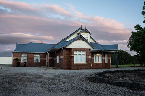 A Gem In Strathtulloh - Darwin Holiday 0