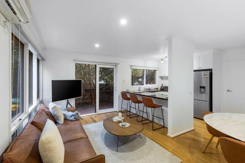A Home Away From Home In Geelong - Darwin Holiday 0