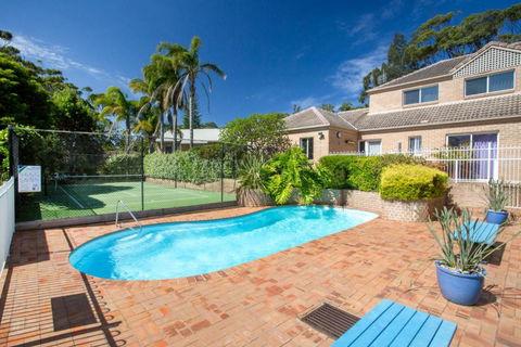 A Little Jewel By The Sea - Darwin Holiday 1