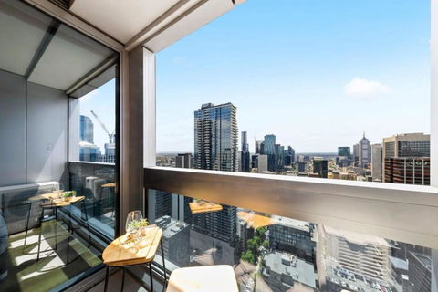A Lovely 2BR Apt Near Southern Cross City Views - Darwin Holiday 0