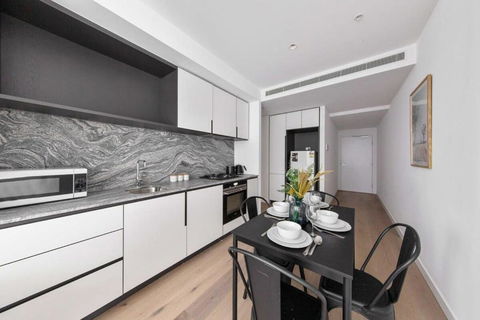 A Lux & Modern Apt Next To Southern Cross Station - Darwin Holiday 0