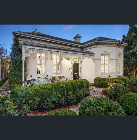 A Majestic Victorian Private Rear Access Quarters - Darwin Holiday 1