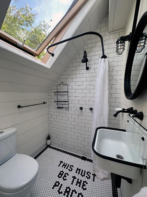 A Majestic Victorian Private Rear Access Quarters - Darwin Holiday 4