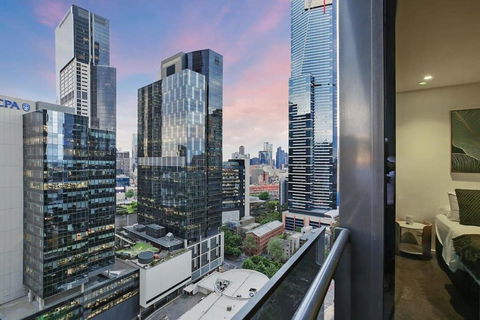 A Modern 2BR Apt With City Views FREE Parking - Darwin Holiday 1