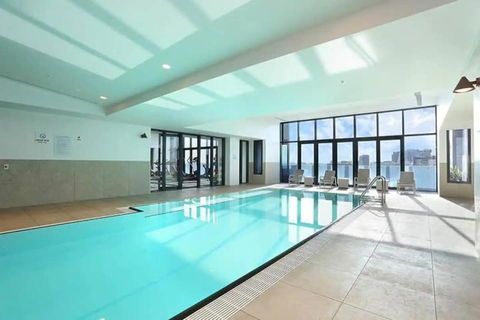 A Modern & Cozy 2BR Apartment With City Views - Darwin Holiday 2