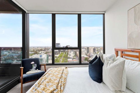 A Modern & Cozy 2BR Apartment With City Views - Darwin Holiday 1
