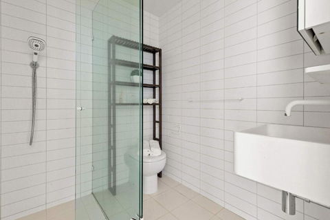 A Modern & Cozy 2BR Apartment With City Views - Darwin Holiday 4