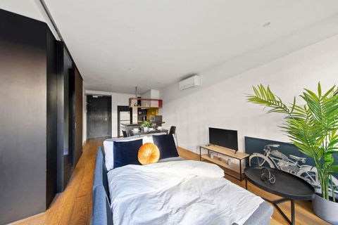 A Modern & Spacious 2BR Apt Near Melbourne Uni - Darwin Holiday 2