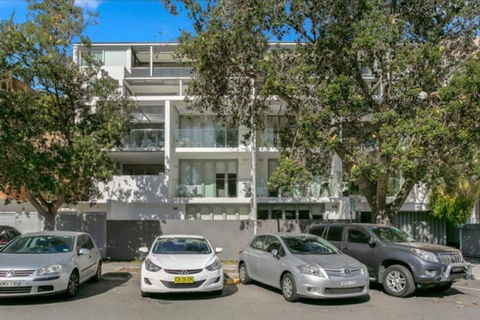 A Modern Two Bedroom Apartment! Quiet, Secure And 1 Minute Walk To Bondi Beach! - Darwin Holiday 1